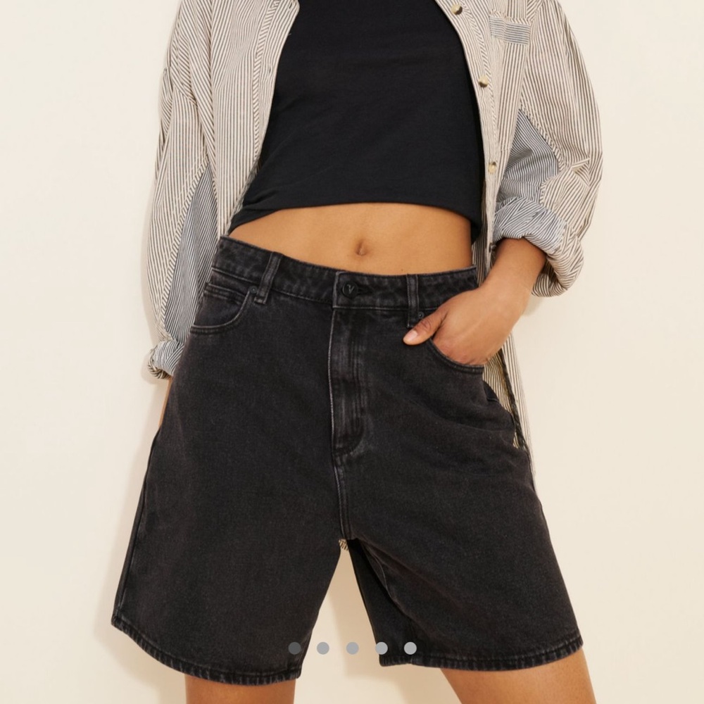 Abrand Jeans Carrie Mid-Rise Denim Shorts